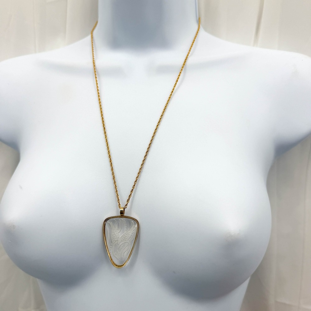 Vintage Frosted Intaglio Glass Bird Pendant Necklace Gold Tone Rope Chain Clear